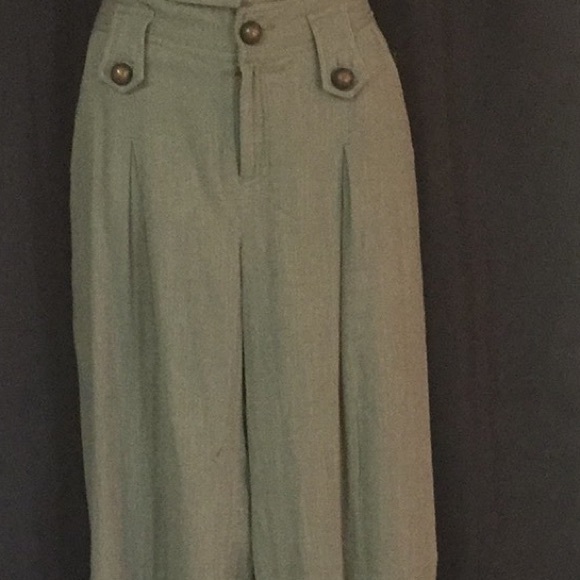 💕HOST PICK💕Kaki military inspired 2-piece outfit sold - Picture 3 of 4